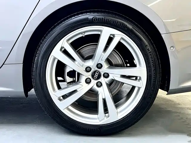 Фото 18 - Audi A7L