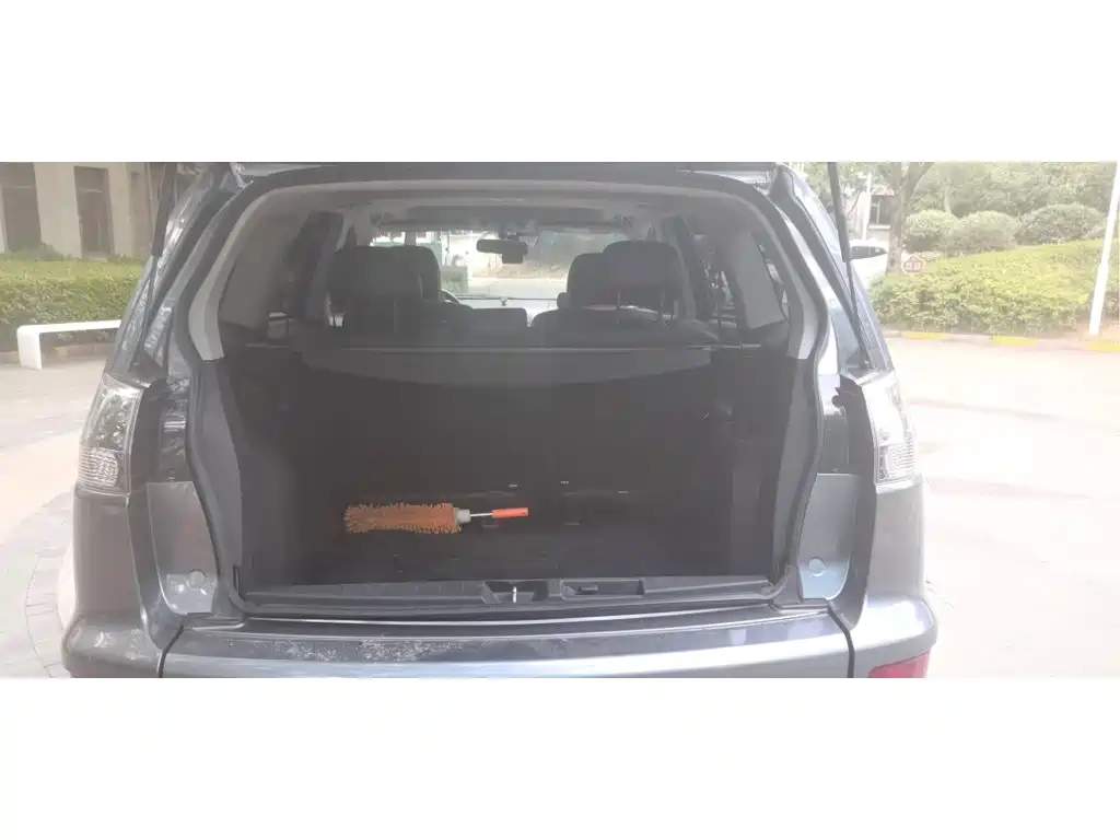 Mitsubishi Outlander (Import) 2012 2012 Outlander 2.4 Fashion Navigation Edition