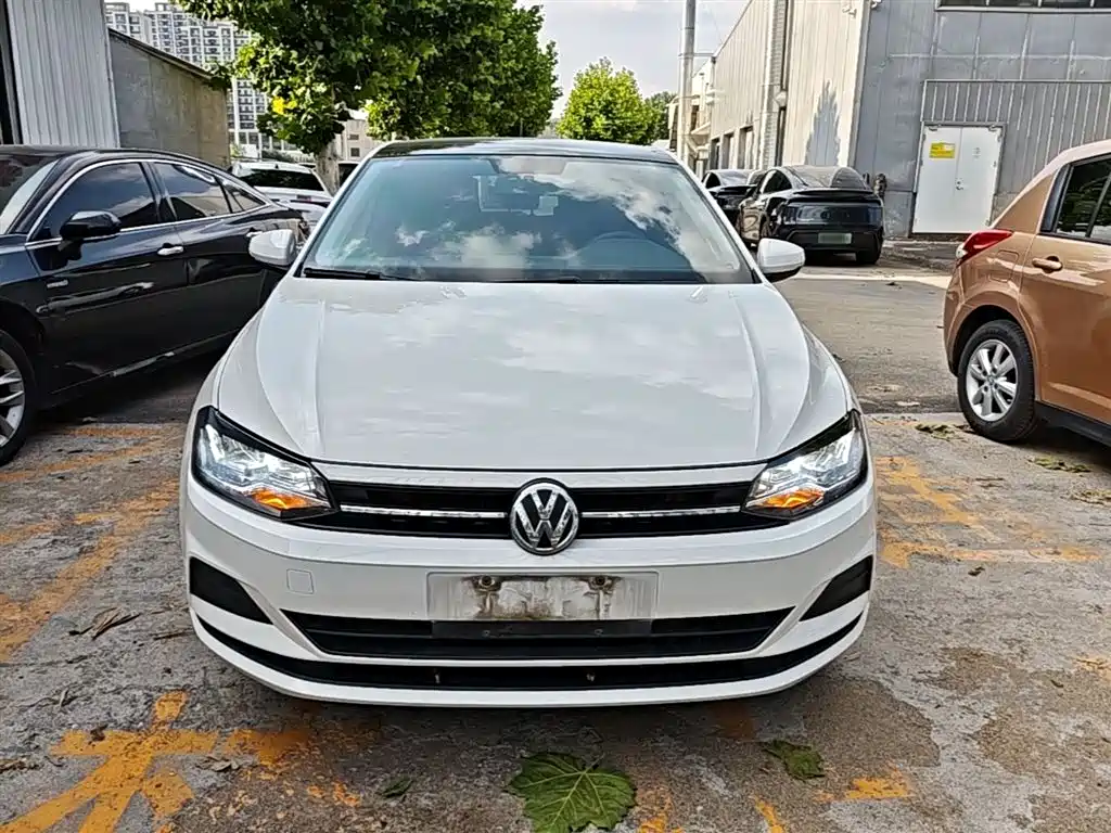 VOLKSWAGEN POLO