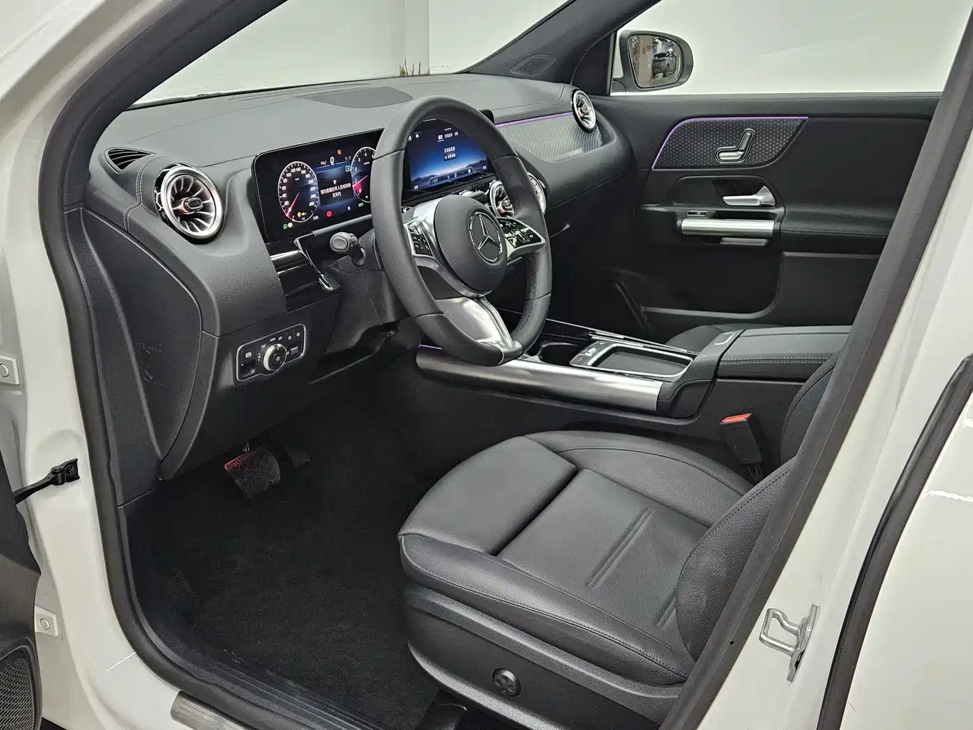 MERCEDES-BENZ GLA