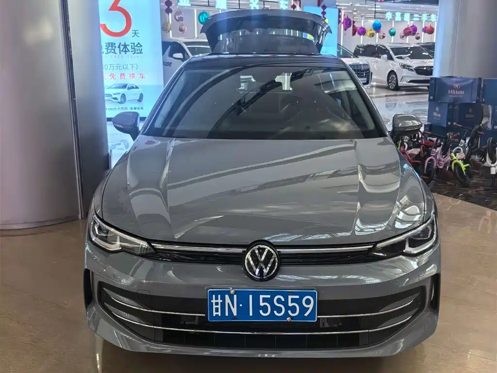 Volkswagen Golf 2025 300TSI Pro