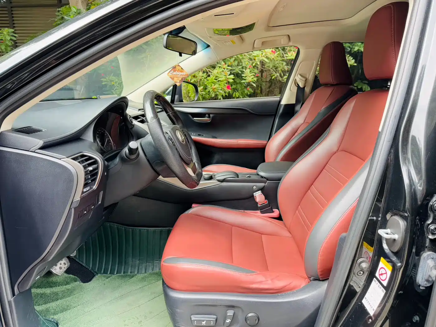 Lexus NX 2017 300h FWD Sharp Style Edition фото 18