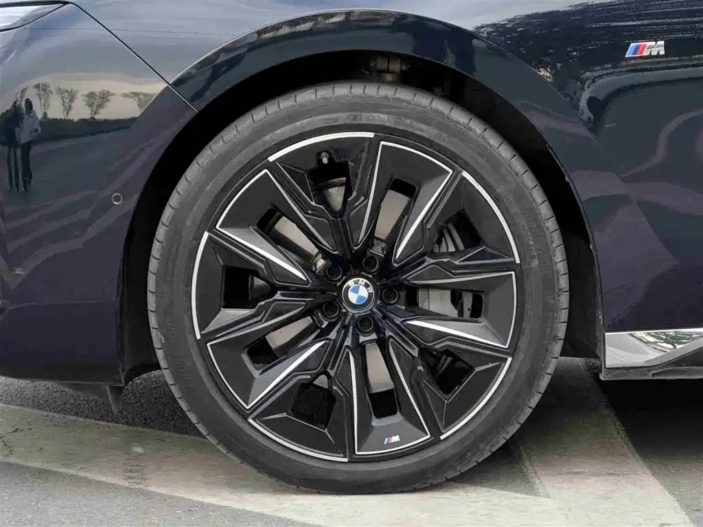 BMW 7 Series 2023 Model 740Li Leading M Sport Package фото 4