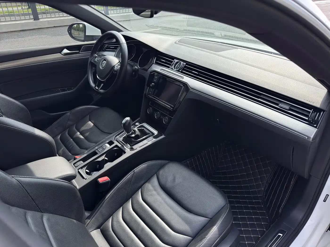 Volkswagen FAW-Volkswagen CC 2019 330TSI Charm Edition China VI фото 9