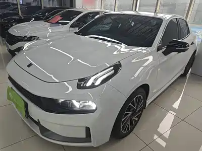 Lynk & Co 03
