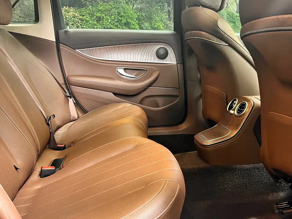 Mercedes-Benz E-Class 2022 E 260 L фото 7