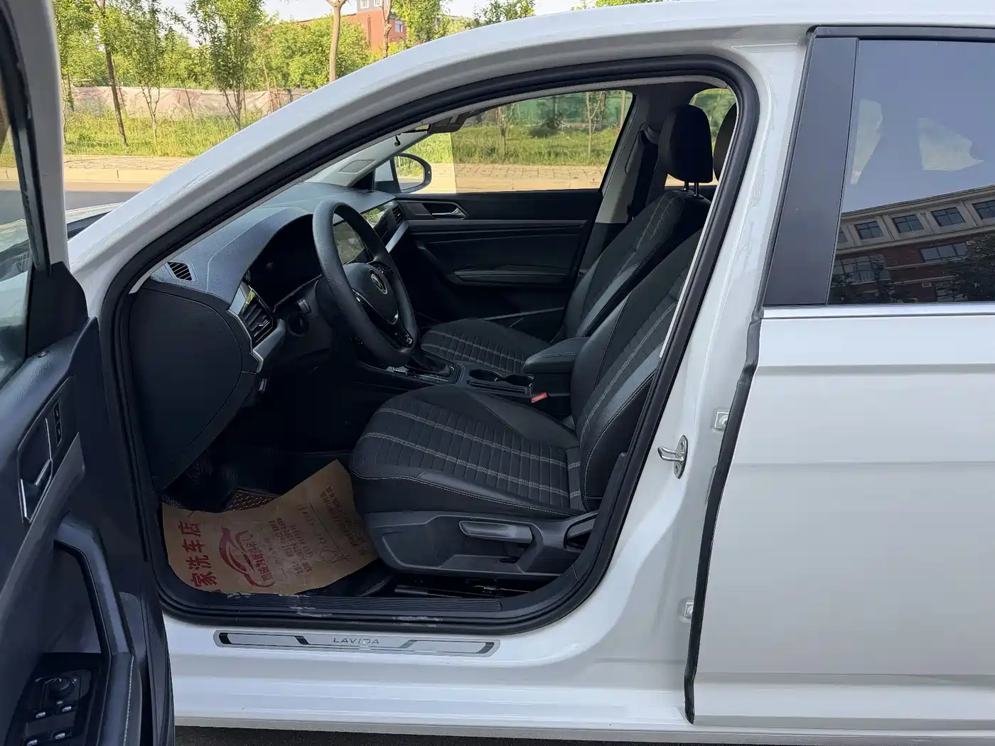 Volkswagen Lavida 2022 1.5L Auto Comfort Edition фото 14