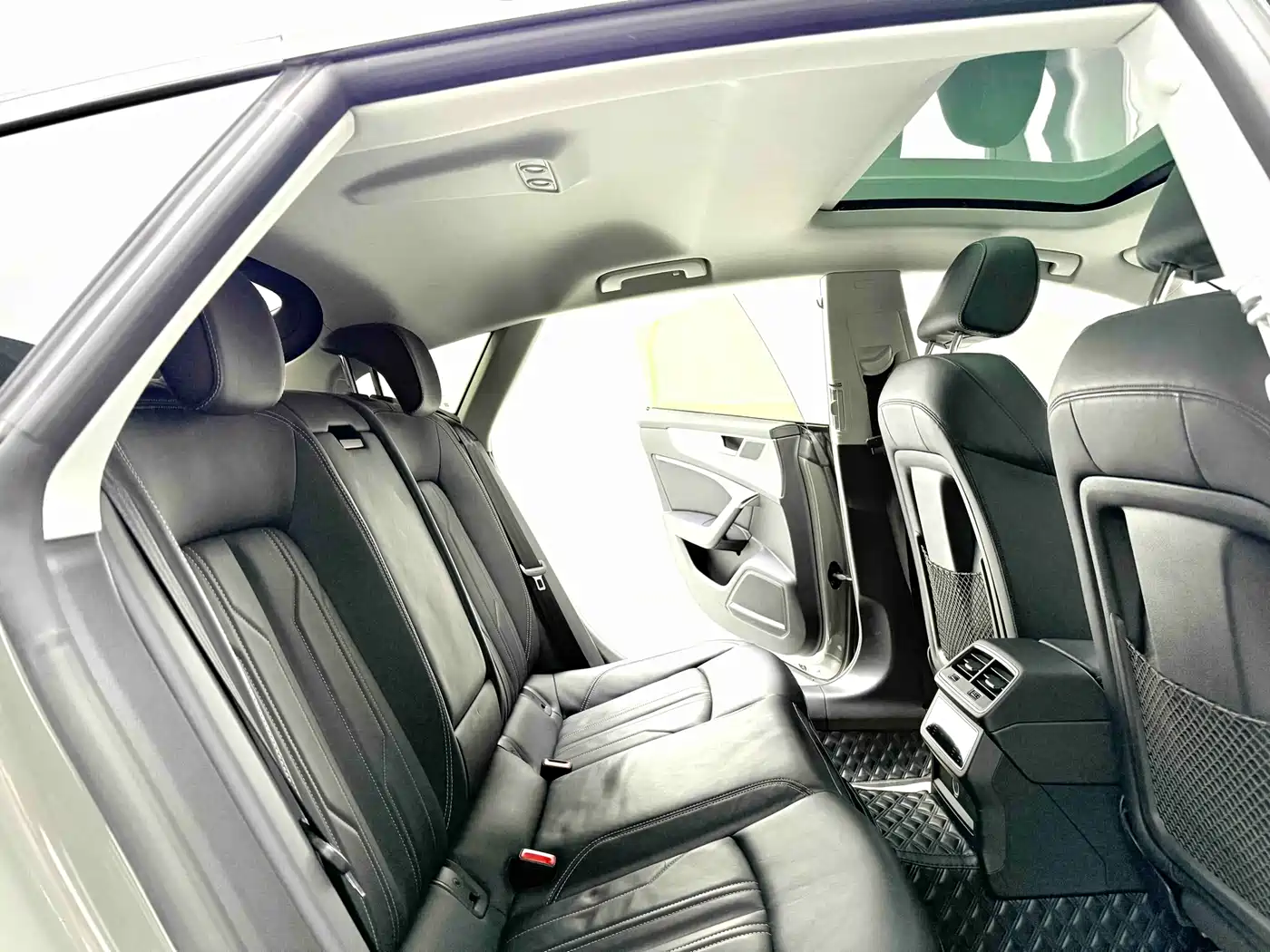Audi A7 2023 Model 45 TFSI Premium Selection Edition фото 9