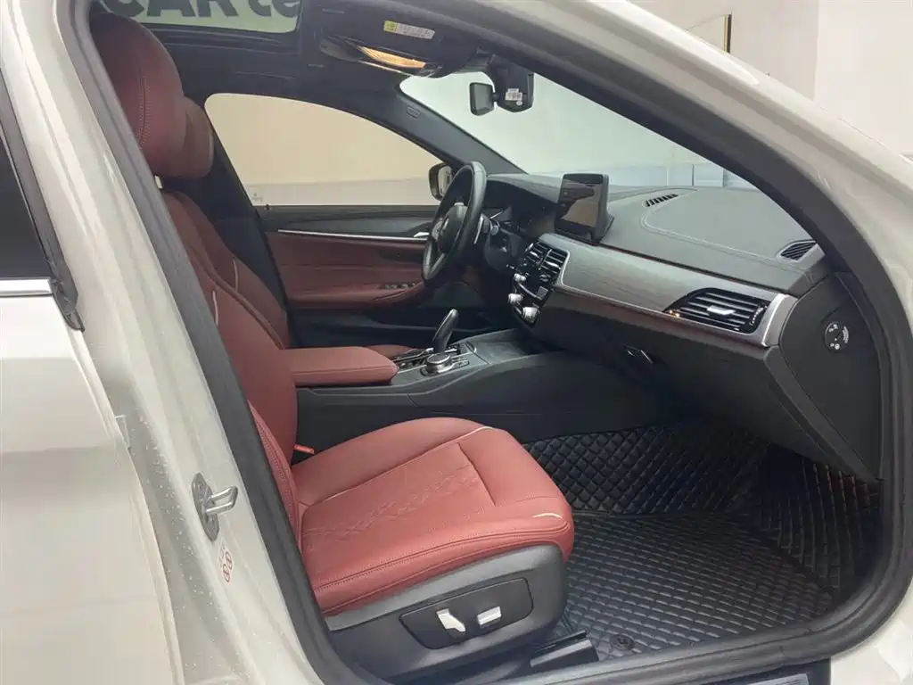 BMW 5 Series 2023 530Li Leading M Sport Package фото 18