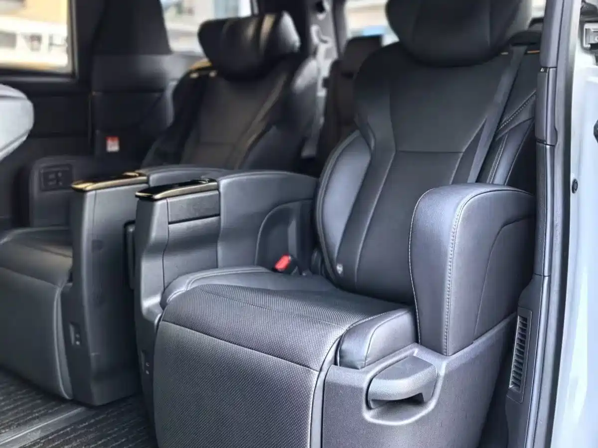 Toyota Alphard 2024 Hybrid 2.5L Ultimate Enjoyment Edition фото 12