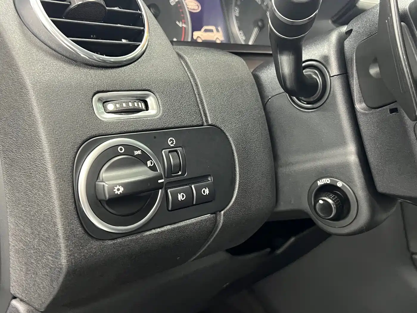 Land Rover Discovery 2014 3.0 SC V6 HSE фото 15