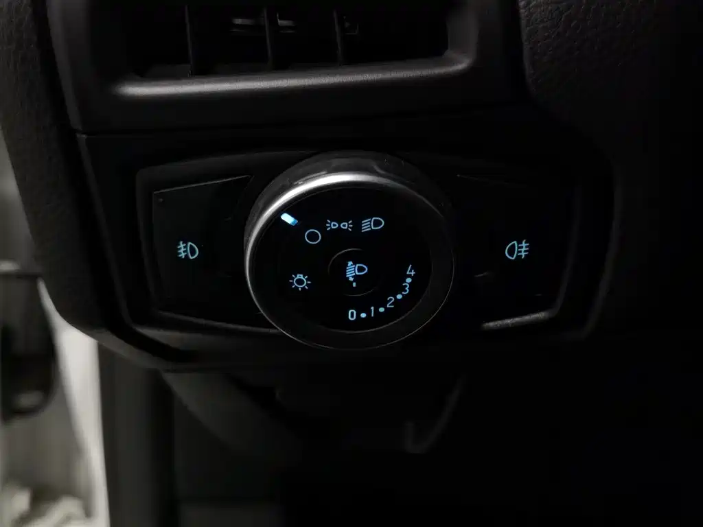 Фото 21 - Ford Focus