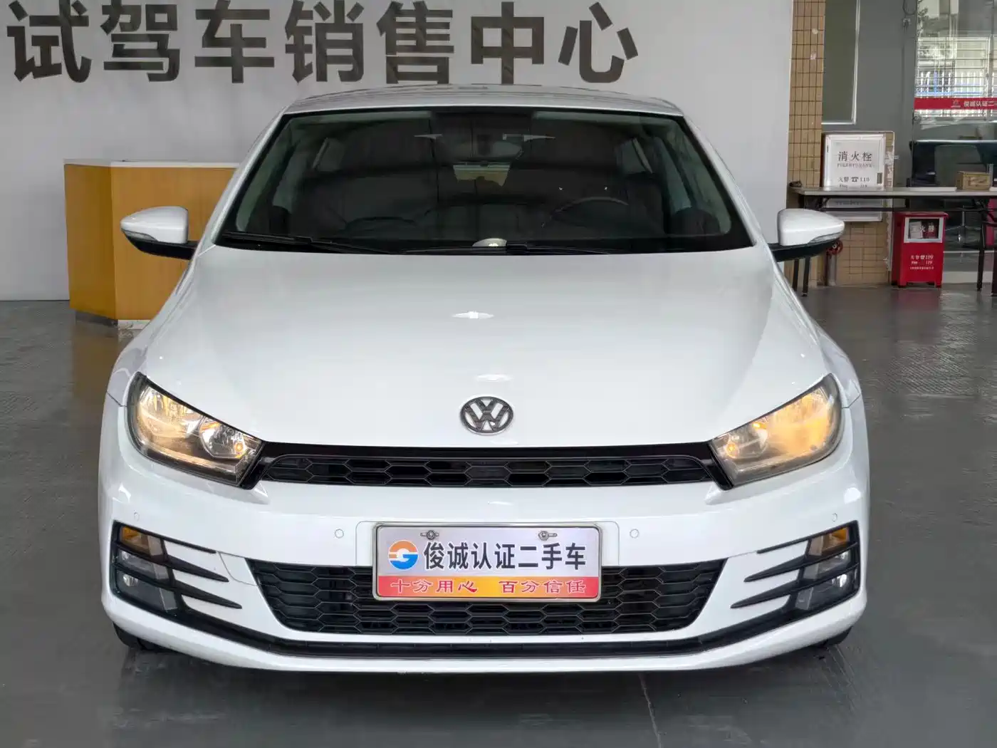 Photo 2 - Volkswagen Scirocco