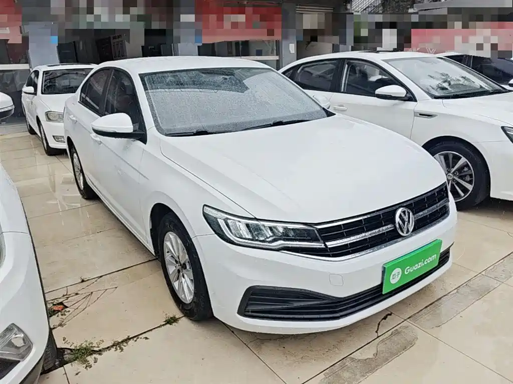 VOLKSWAGEN BORA
