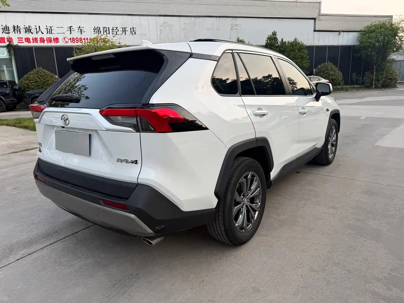 Toyota RAV4 Rongfang 2023 2.0L CVT 2WD 20th Anniversary Platinum Edition фото 9
