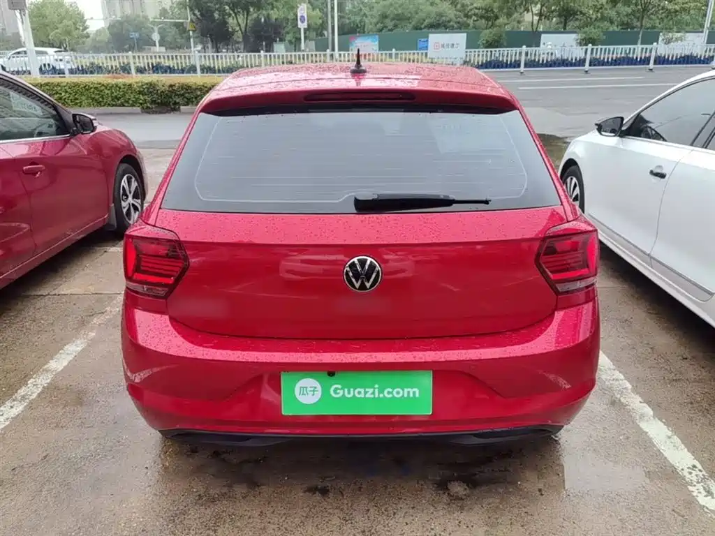 VOLKSWAGEN POLO