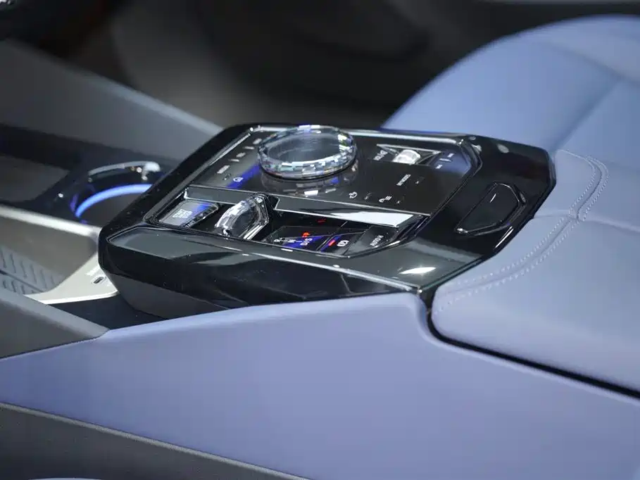 BMW 5 Series 2024 530Li Premium Luxury Package фото 21