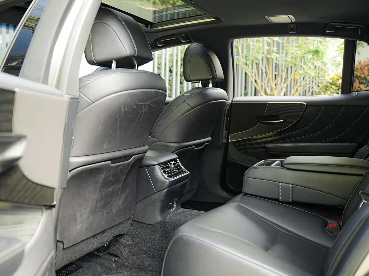 Lexus LS 2021 500h Excellence Edition фото 11