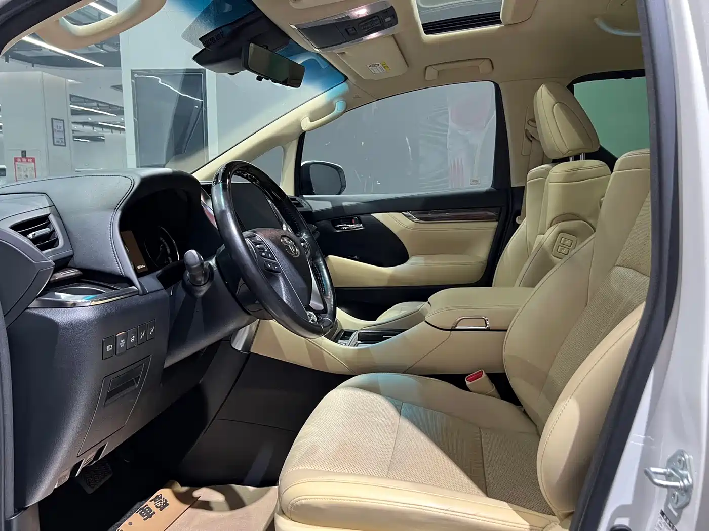 Toyota Vellfire 2020 Twin Engine 2.5L HV Premium Edition фото 7