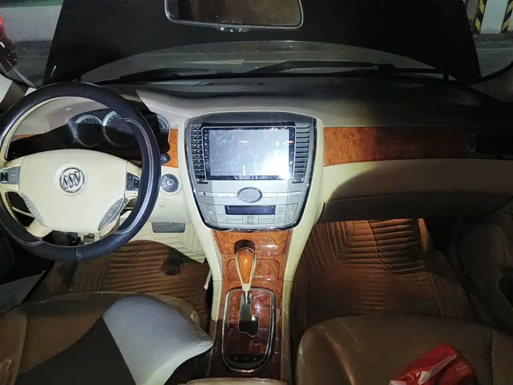 Buick LaCrosse 2009 2007 Model 2.4 Luxury Navigation Edition