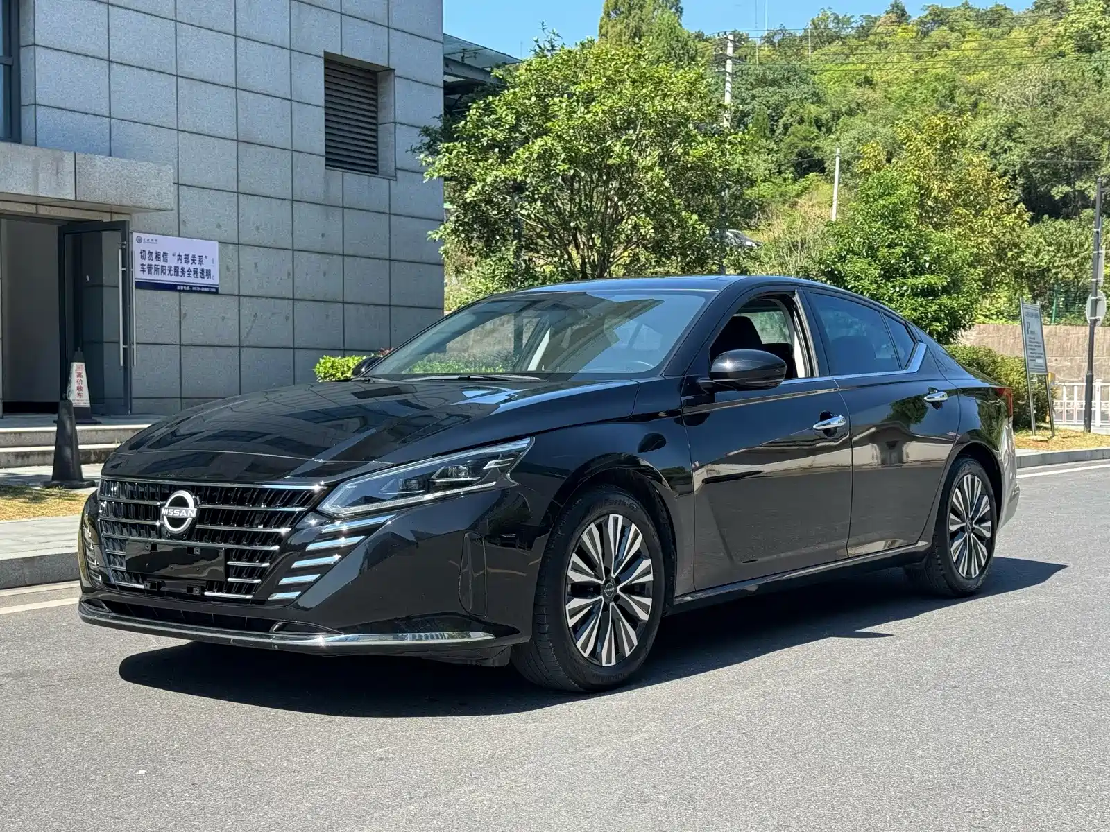 Photo 1 - Nissan Teana