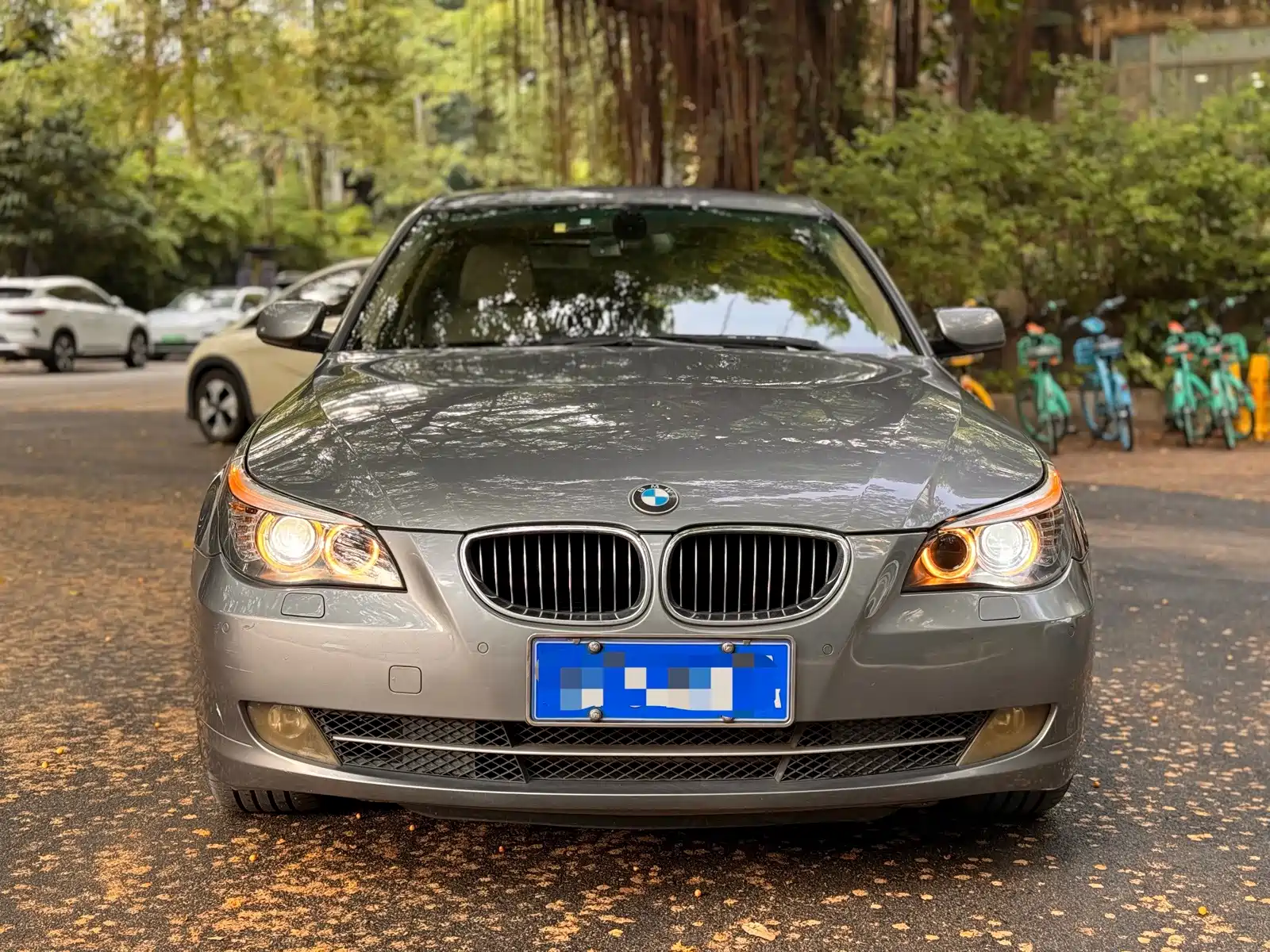 Photo 2 - BMW 5 Series