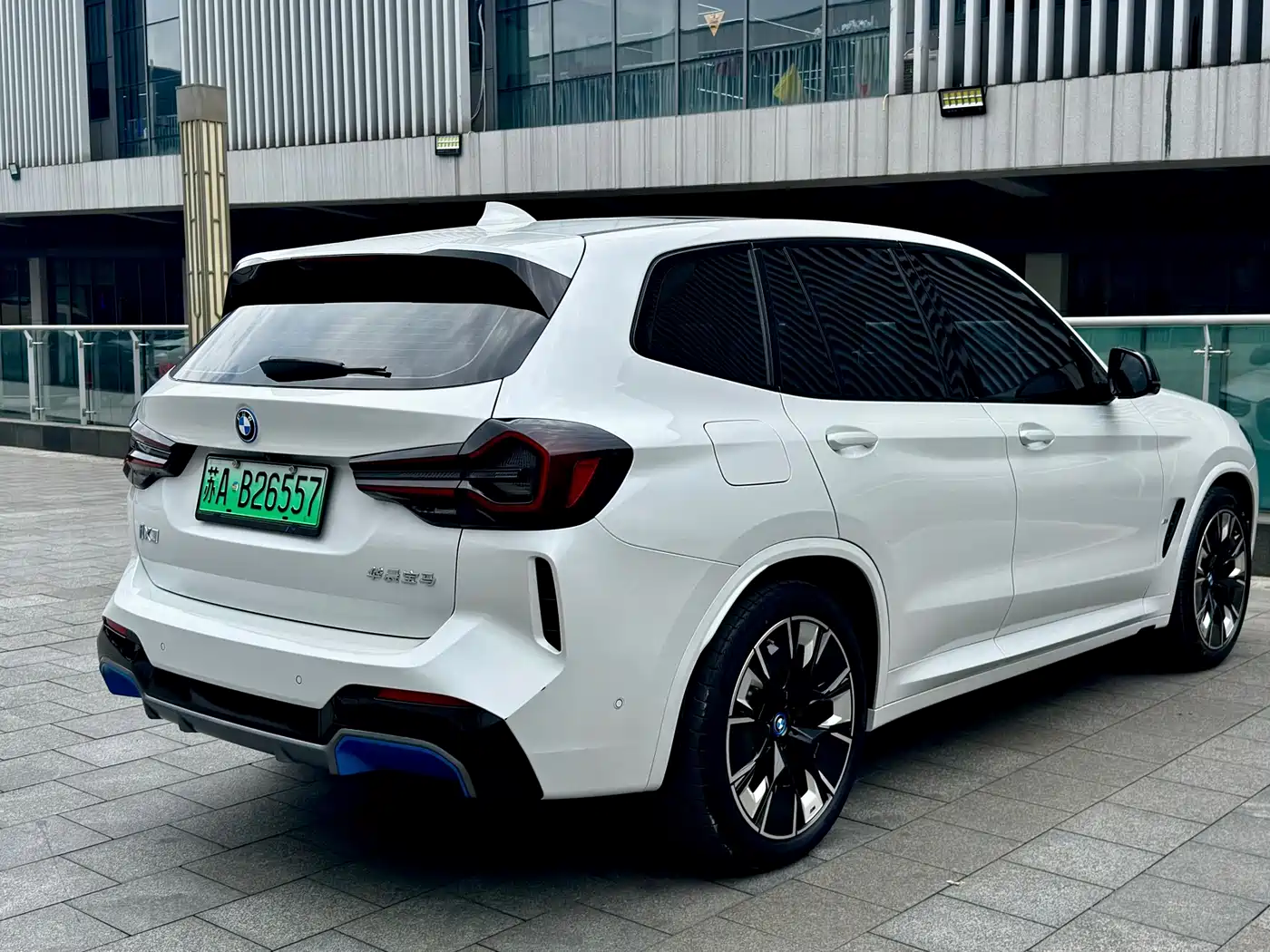 BMW IX3