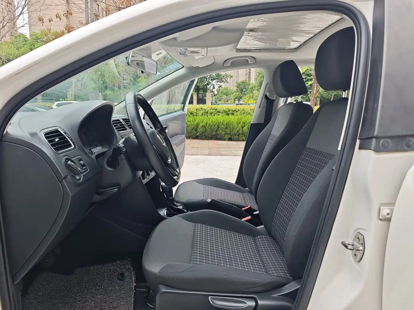 Volkswagen Polo 2016 1.6L Automatic Comfort фото 8