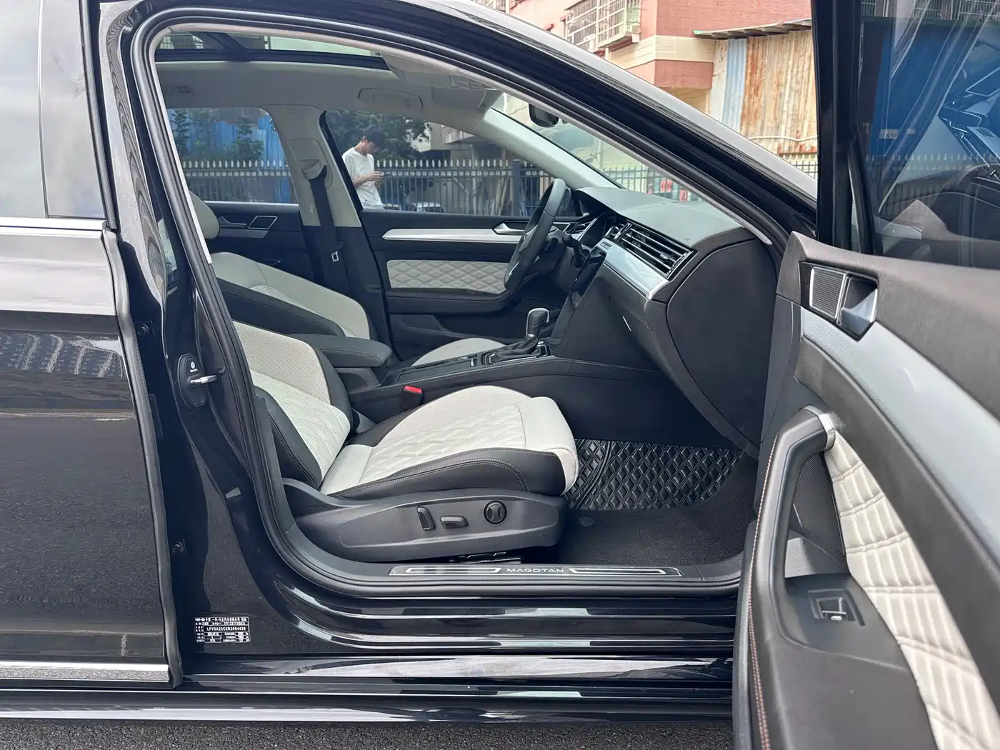 Volkswagen Magotan 2024 2024 2 Million Units Public Sharing Edition 330TSI DSG Luxury