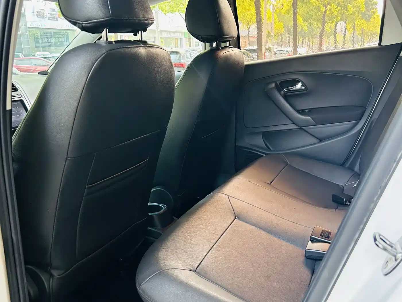 Volkswagen Polo 2016 1.4L Automatic Trend фото 4