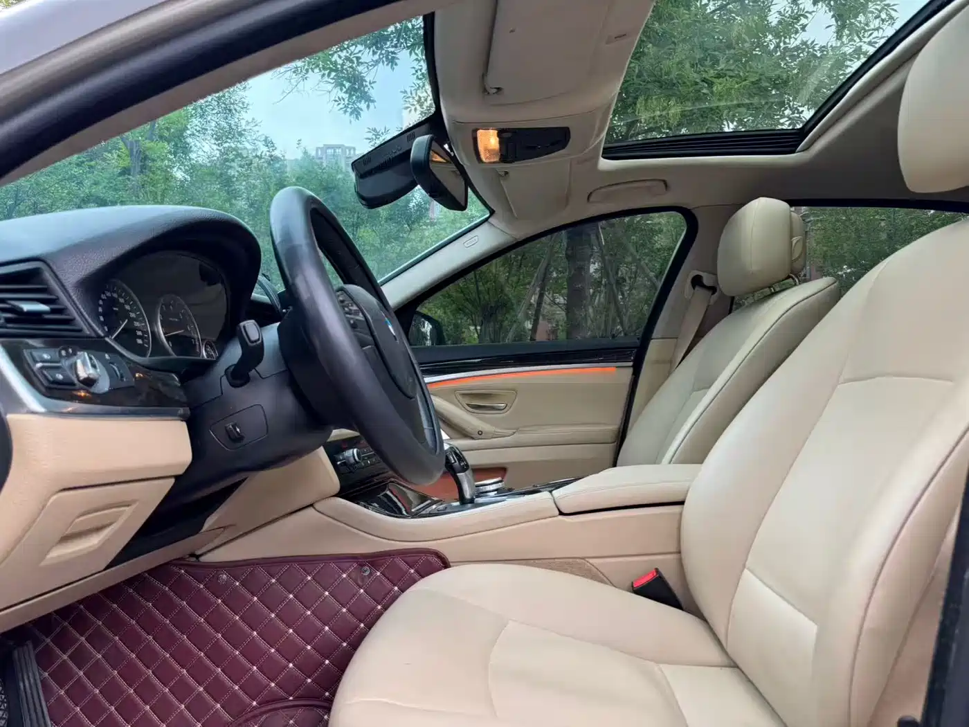 BMW 5 Series 2011 523Li Leading фото 15