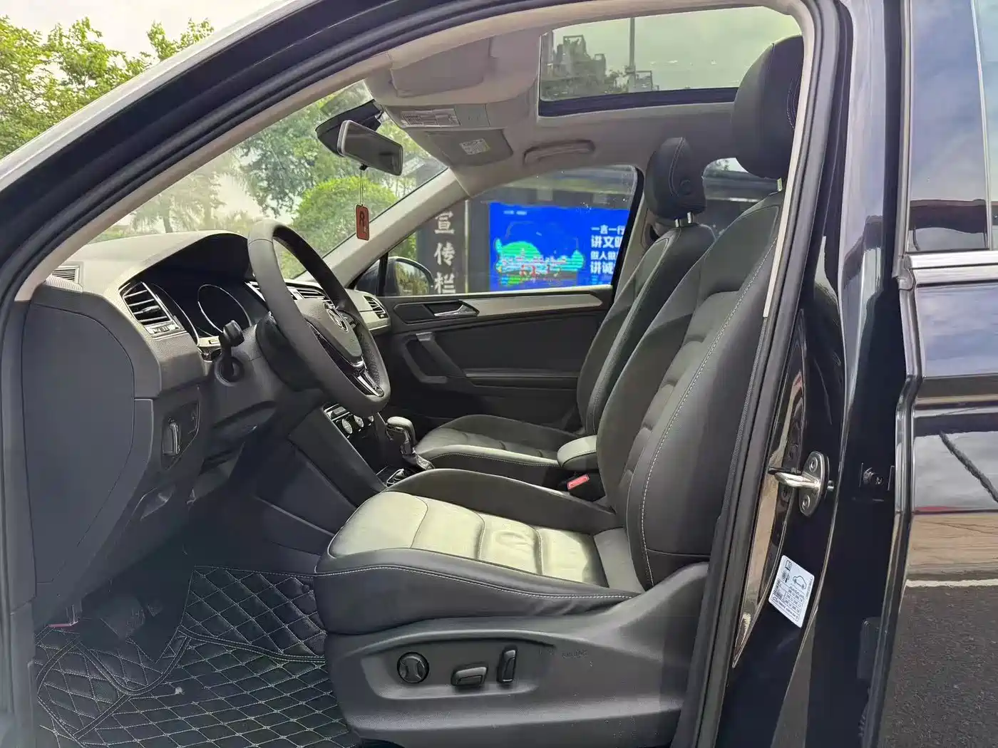 Volkswagen Tiguan L 2019 330TSI Automatic 2WD Panorama Comfort Edition China VI фото 7