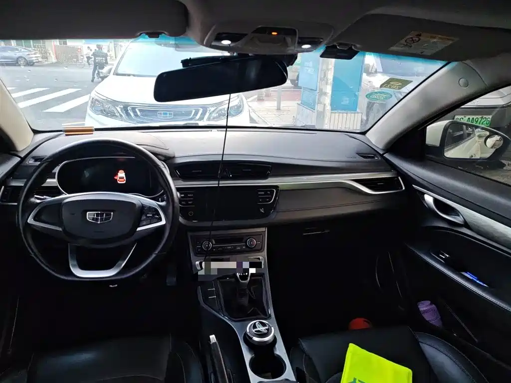 Фото 9 - Geely Emgrand