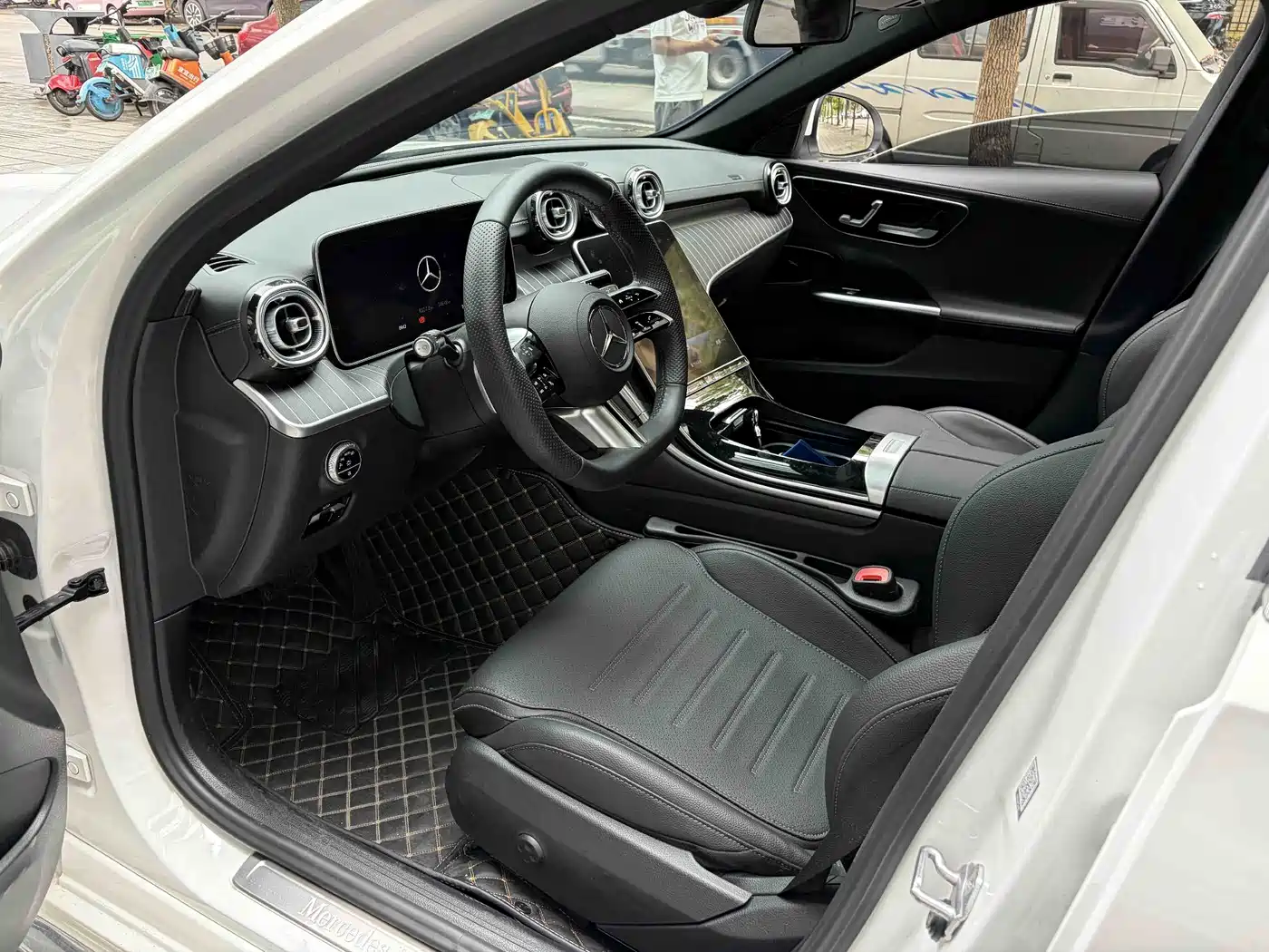 Mercedes-Benz C-Class 2023 Facelift C 260 L Sport Edition фото 4