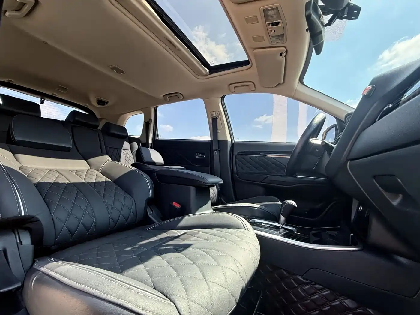 MITSUBISHI OUTLANDER