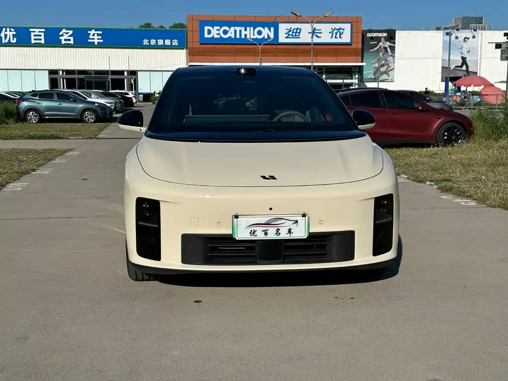 Li Auto i6 2026 2025 4WD Base Model