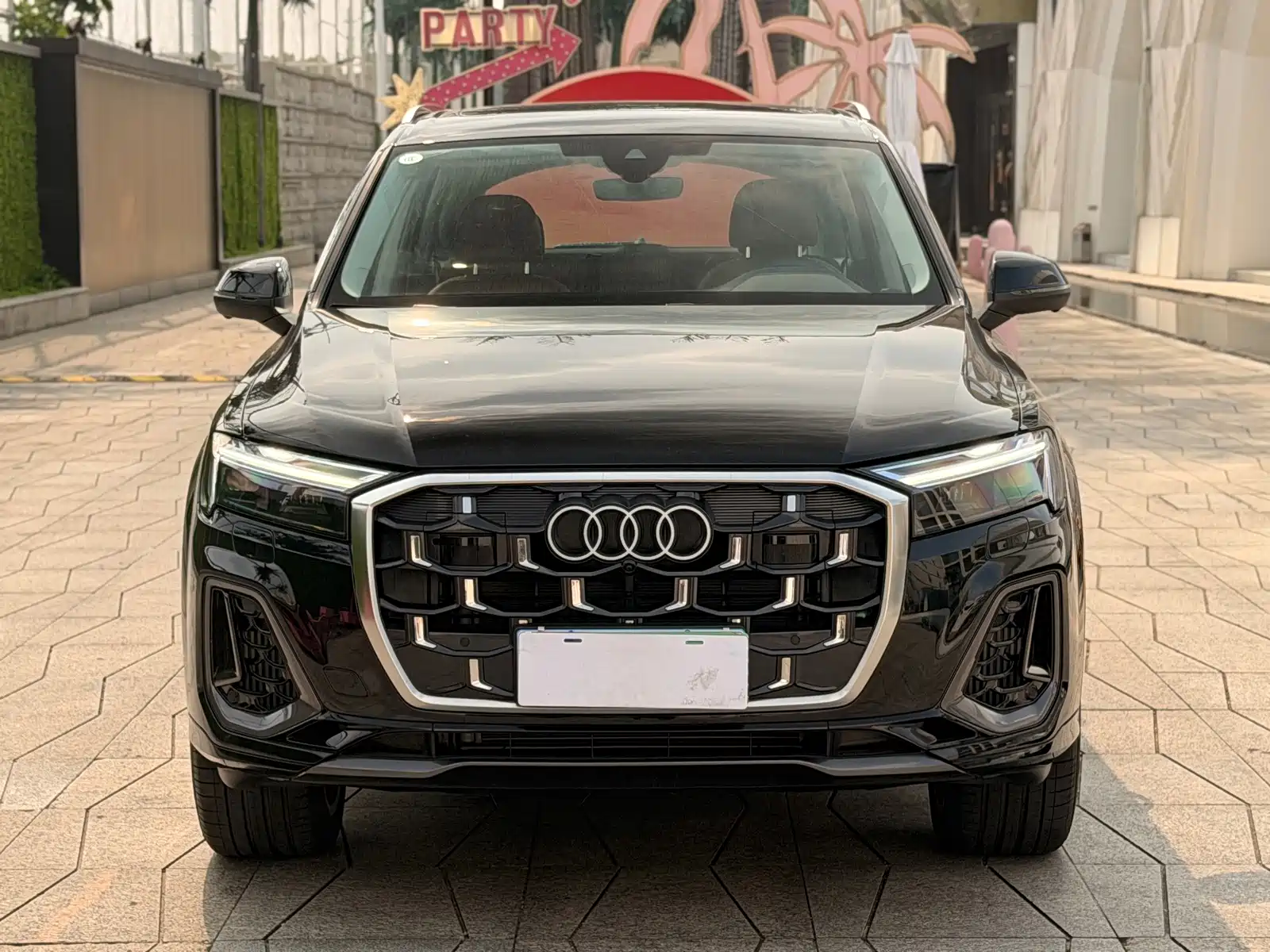 Photo 2 - Audi Q7