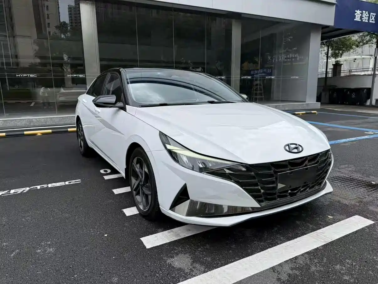 Hyundai Elantra 2022 1.5L CVT GLX Elite Edition фото 3
