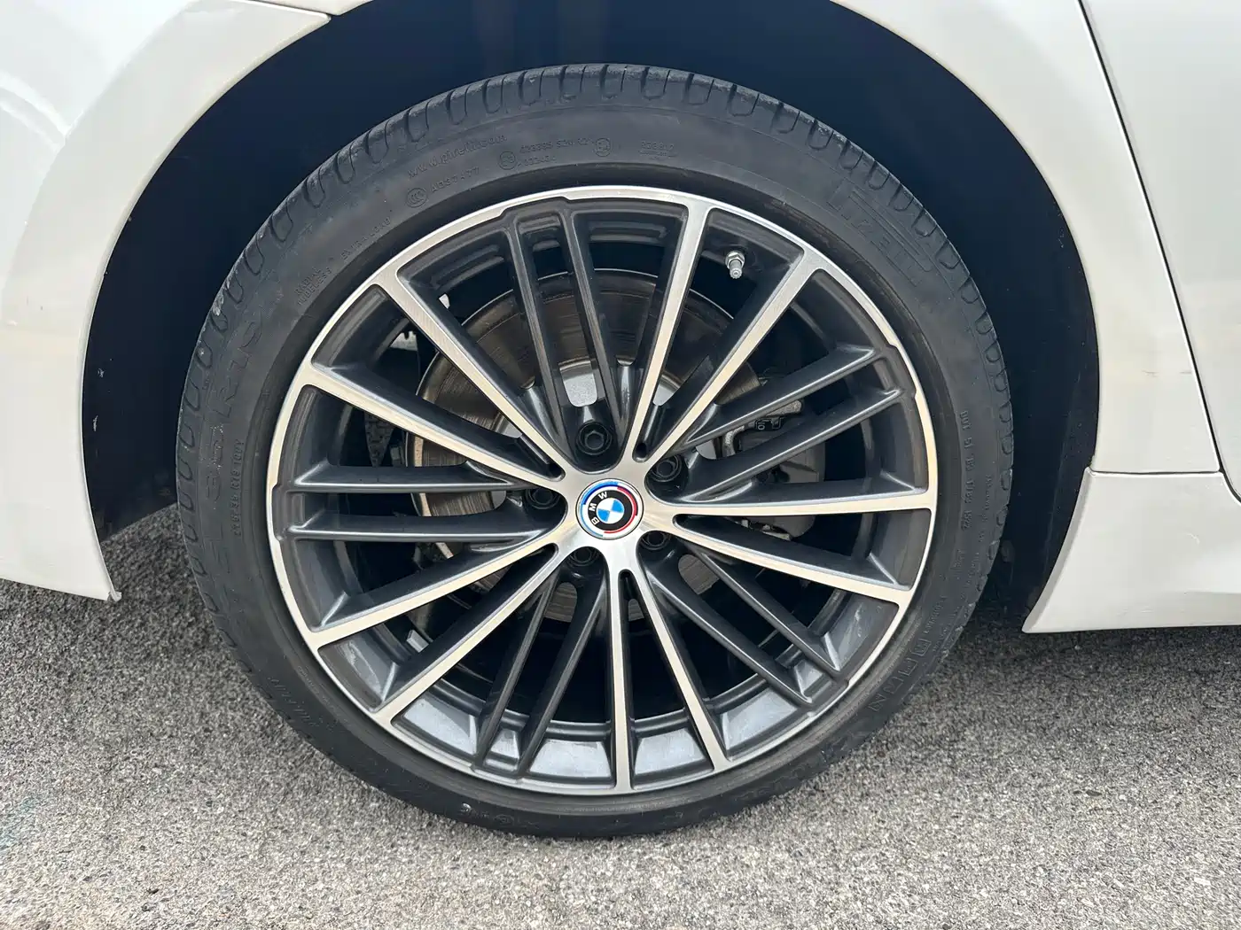 BMW 5 Series 2023 530Li Leading M Sport Package фото 9
