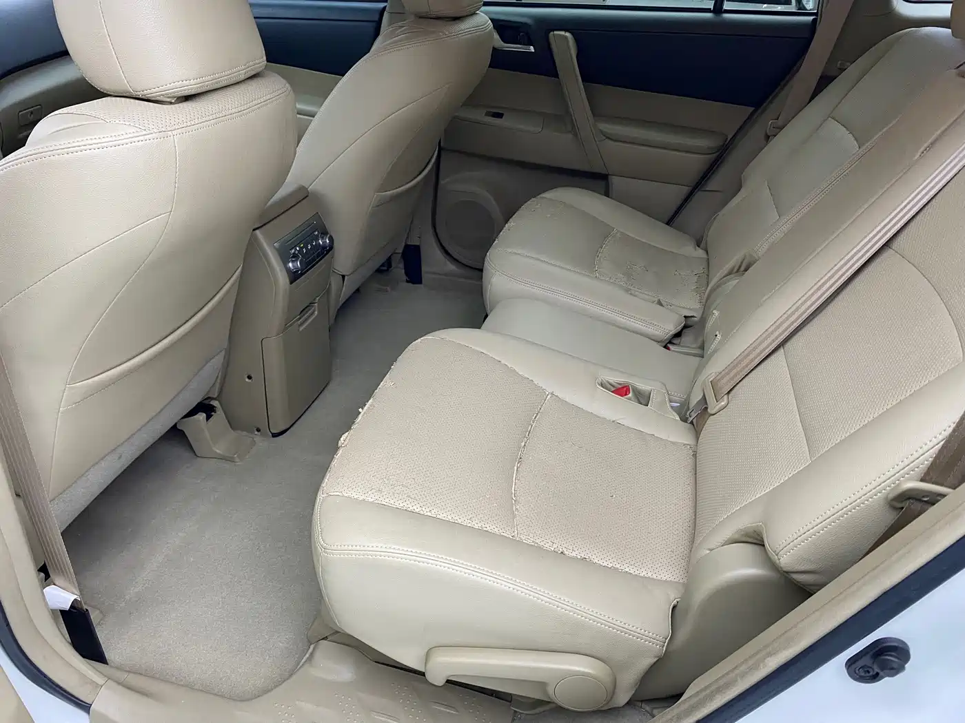 Photo 9 - Toyota Highlander