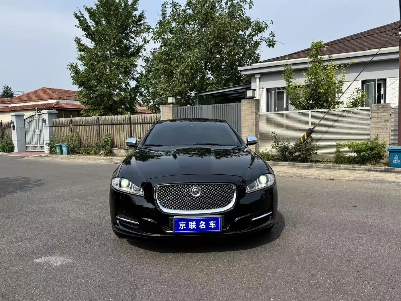 Photo 2 - Jaguar XJ