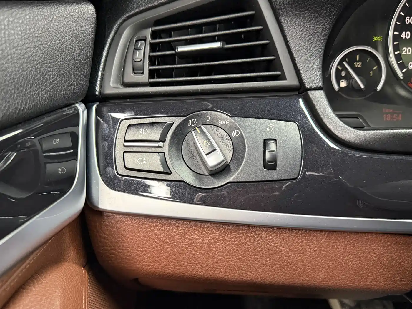 BMW 5 Series 2014 520Li Elegance фото 18