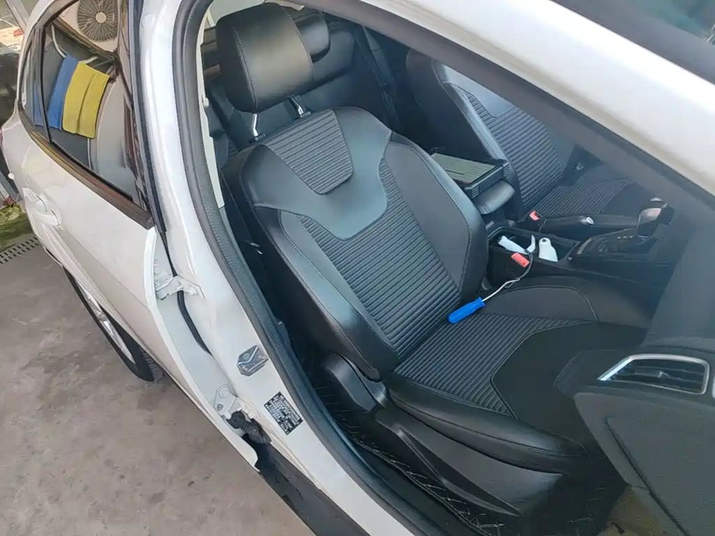 Фото 25 - Ford Focus