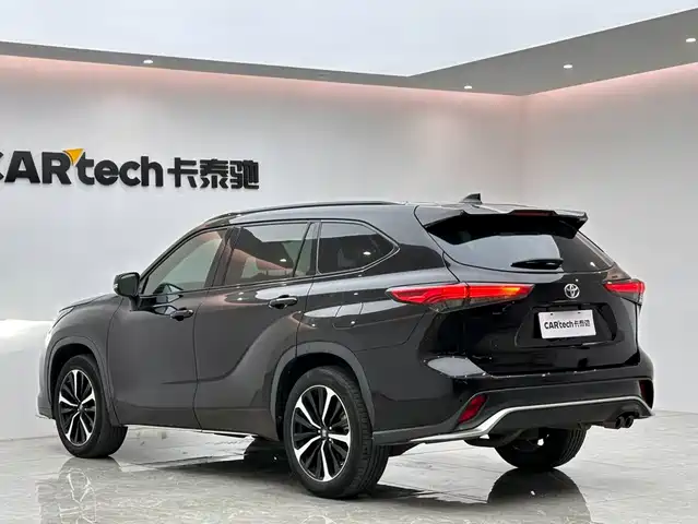Toyota Crown Kluger 2021 2.5L HEV 4WD Premium — фото 3