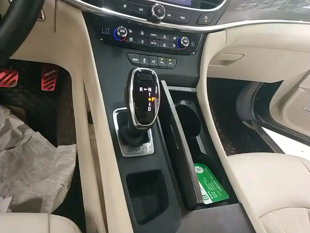 Photo 14 - Buick LaCrosse