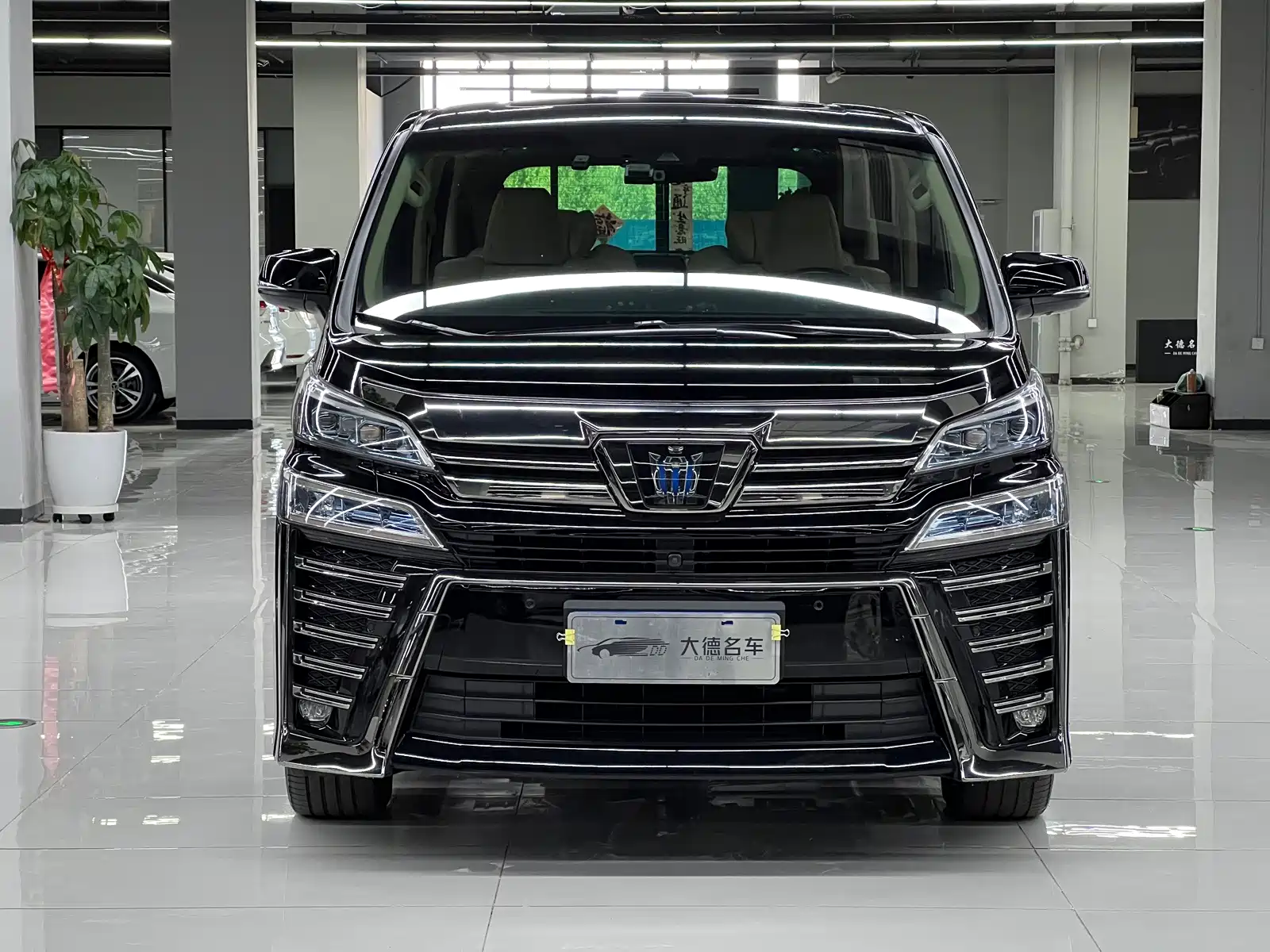 Фото 2 - Toyota Vellfire