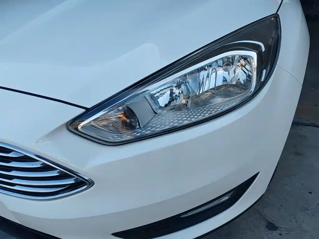 Фото 24 - Ford Focus