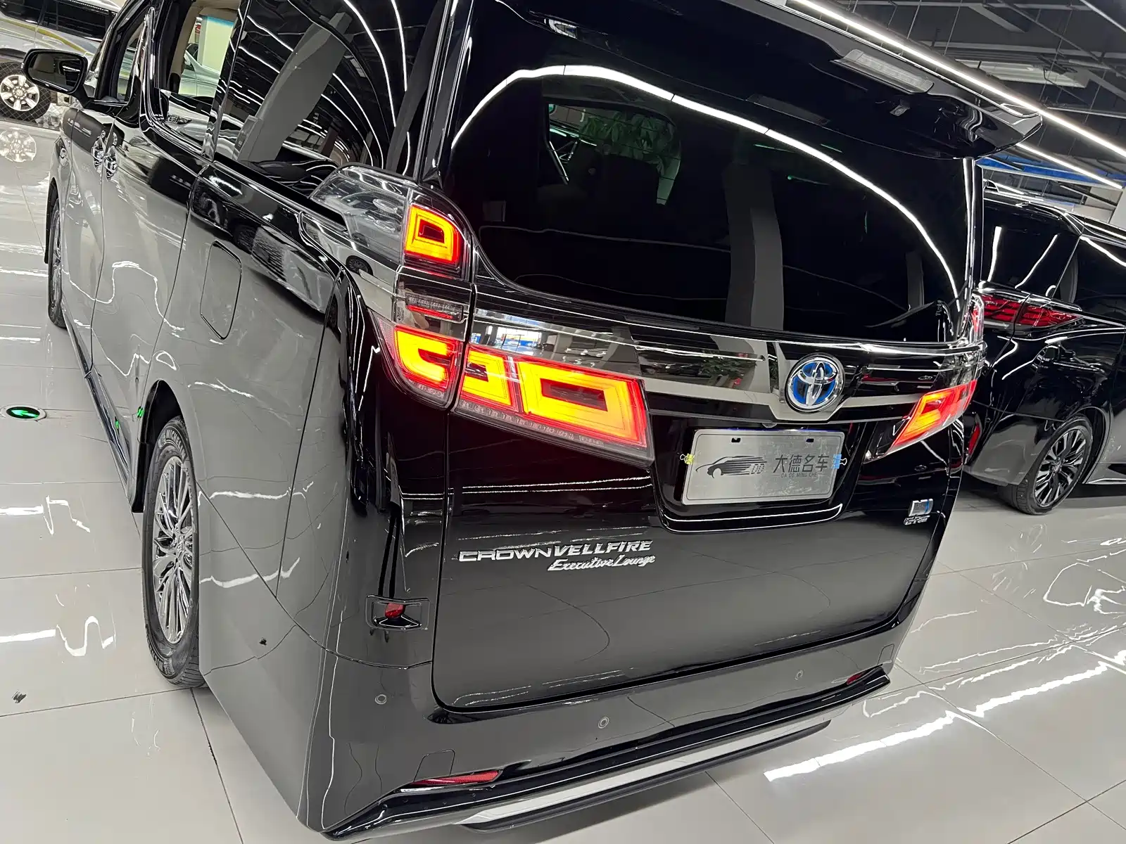 Фото 7 - Toyota Vellfire