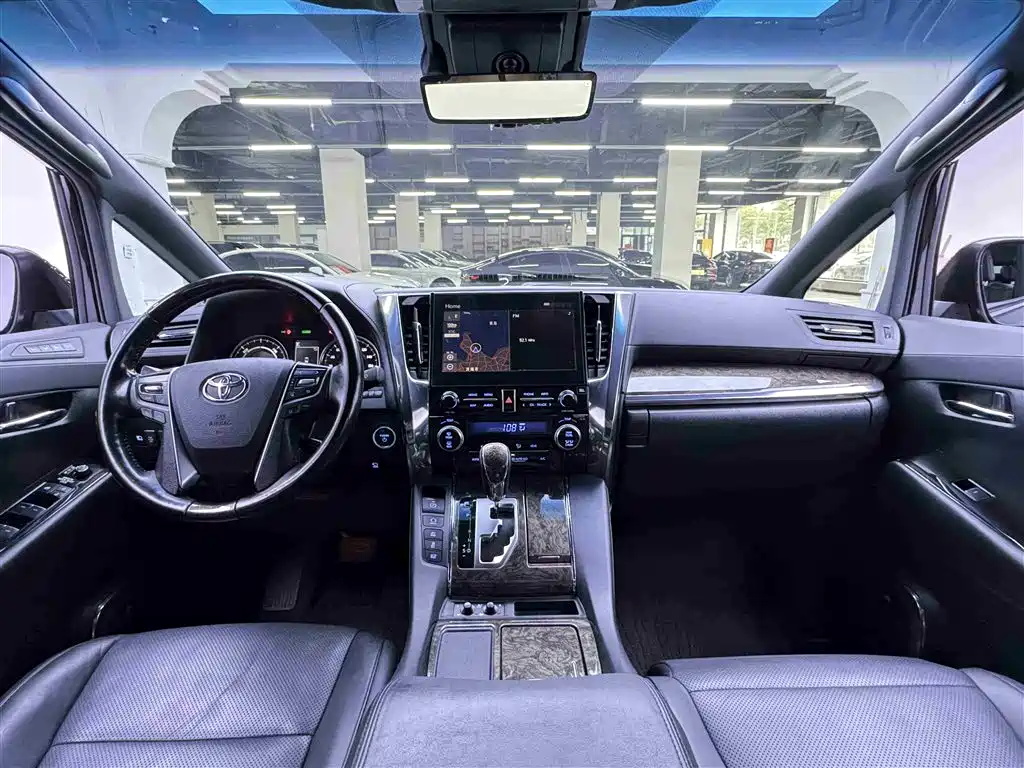 Toyota Alphard 2021 Hybrid 2.5L Ultimate фото 18