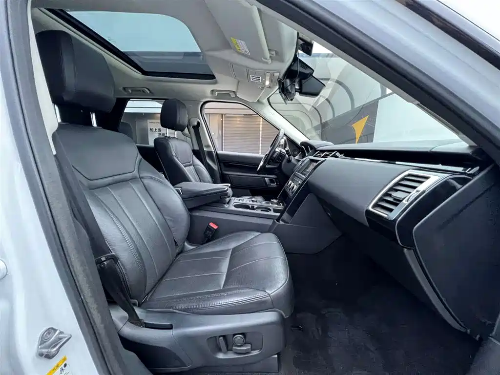 Land Rover Discovery 2017 3.0 SC V6 SE фото 18